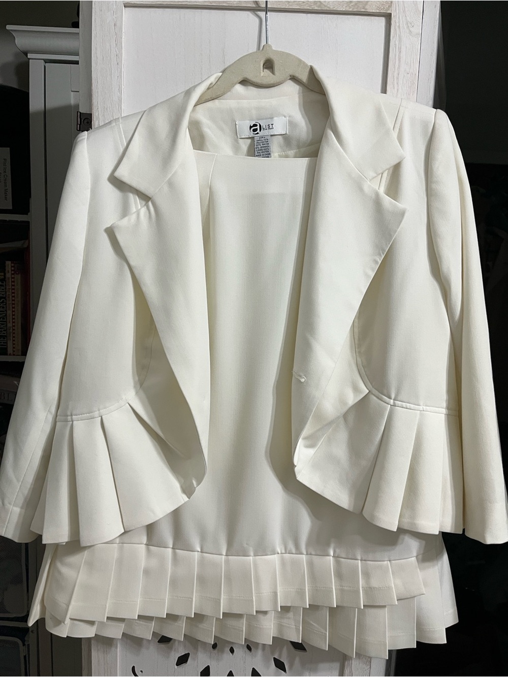 Alvin Valley (A List) Cream Pleated-Hem Blazer and Skirt Suit